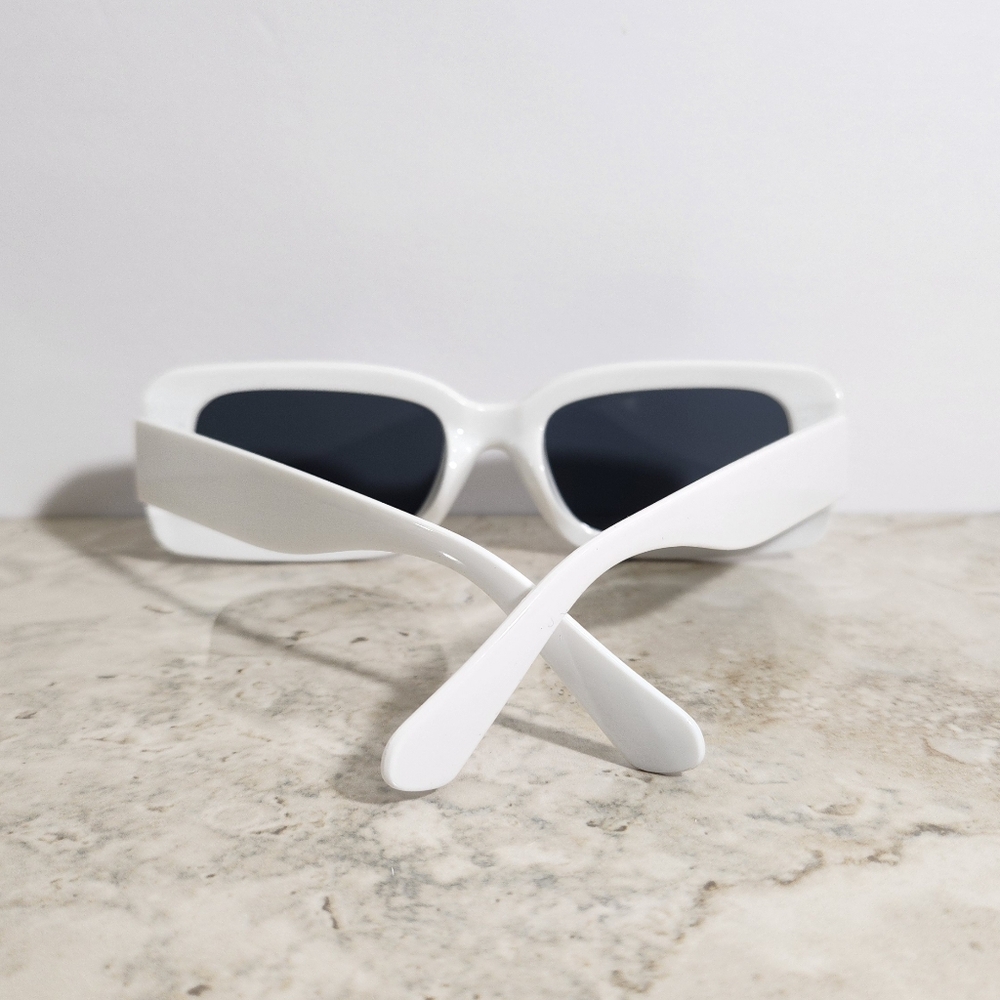 🆕️White Rectangular Sunglasses - Picture 2 of 2